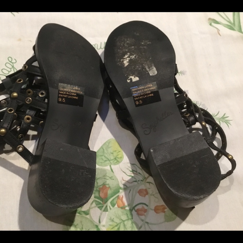 Shoes - Picture 2 of 4